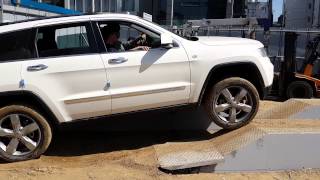 [오토헤럴드] 지프(JEEP), 서울 강남 한 복판에서 벌어진 이색 오프로드 체험