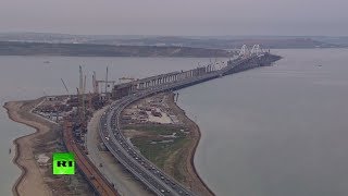 Крымский мост открыли для движения легковых автомобилей