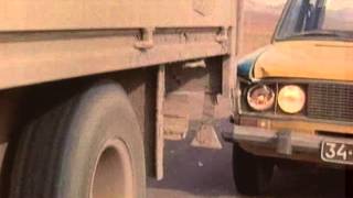 Двойной обгон (1984) - car chase scene #1