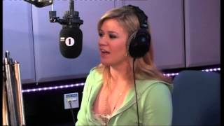 Kelly Clarkson chats to Grimmy