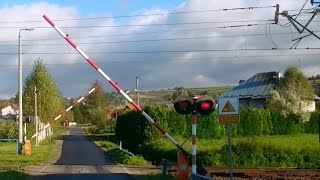 ET21 na Przejeździe Kolejowym na stacji w Bobowej.
