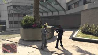 Grand Theft Auto V - Harassing a cop will get you arrested