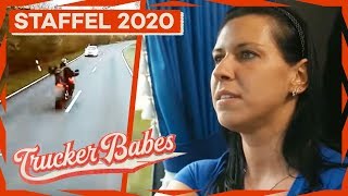 Gefährliche Situation: Dreister Motorradfahrer schneidet Tinka | Trucker Babes | Kabel Eins