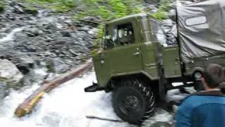 ГАЗ-66 штурмует брод - 2. Красная поляна (Кавказ)