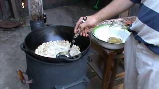 Топим  жир в казане (очень быстро) /Drown fat in a cauldron