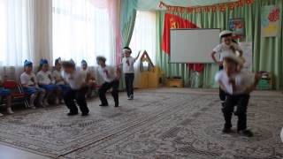 Танец мальчишек подготовительной группы "Ромашка" на концерте посвященном 9 мая