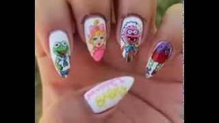 Fast and Easy cartoon Black and White Graphic Nails