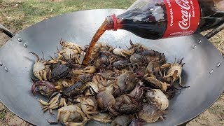 Delicious Fried Crab With Coca Cola / Field Crab Cooking with Coca-Cola