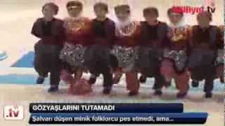 Şalvarı düştü ama o pes etmedi, Oynadı