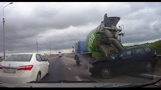 Момент летального ДТП с бетономешалкой