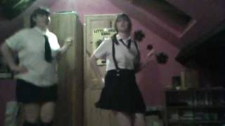 Kiss kiss kiss dance practice (Japanese school girl cosplay)