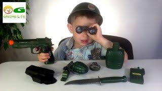 Детское оружие: детский военный набор. Игрушки для мальчиков. Child weapons Children's pistol.