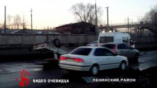 Грузовик подтолкнул маршрутку и она развалилась на ходу