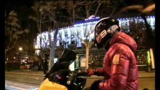 Jorge Lorenzo en moto por Madrid