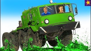 СУПЕР МАЗ едет по БОЛОТУ!!! ИГОРЮША за рулем МАШИНЫ МОНСТРА! Видео для детей