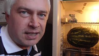 Видео про холодильник на кухне