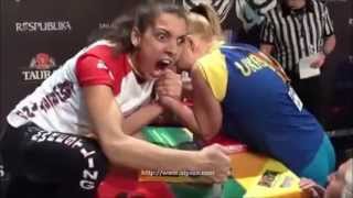 Bayan Bilek Güreşinde Bas Bas Bağıran Sporcu