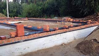 022. Видео-дневник стройки. Кладка цоколя из кирпича. Brick laying made of bricks.