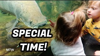 Aquarium Day With My Kids! - December 30, 2019 - MeetTheWengers Daily Vlog