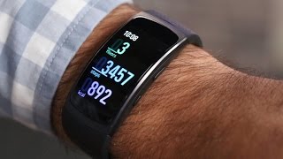 Samsung's Gear Fit 2 starts strong, but fades fast