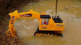 танцы на зеленой траве потешек |   экскаватор работа в воде |   Видео для детей