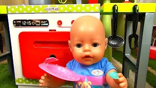 Беби Бон мальчик ест кашу и передает приветы Играем в куклы Baby Born и Беби Борн
