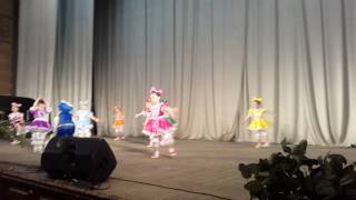 Танец  "Мы маленькие куколки"