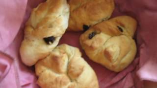 Булочки с изюмом