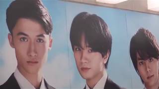 sexy zone 　ＡＯＫＩフレッシャーズメイキング阪急梅田歩く歩道横の広告　2019/02/26　19：14