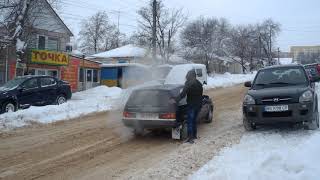 джипы едут Таврия буксует
