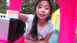 Pretend Play Looking for Food Truck