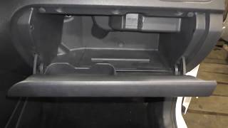 VW Polo Sedan - Как снять бардачок