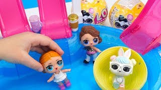 Куклы #ЛОЛ Купаются в Бассейне Открывают ЛОЛ Питомца Игрушки Для девочек Играем с Мамой