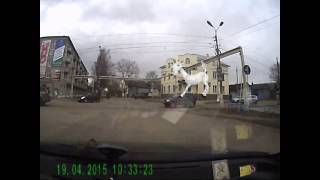 Не уступил дорогу.
