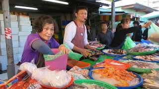 這隻白帶魚買回去不吃也可以當領帶 很好吃耶 海鮮叫賣 叫賣哥 興達港王中皇 興達港漁港
