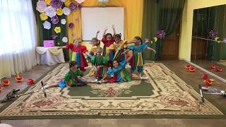 Современный танец «Малышки-коротышки».