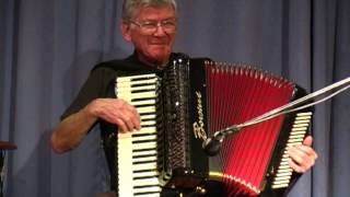 Teddy Bears Picnic played by Harry Hussey on Accordion