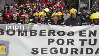Spain: Firefighters march to demand better working conditions