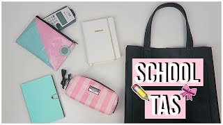 What's In My Schoolbag?!