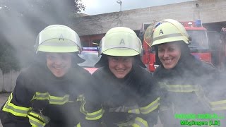 PROJEKT 2016 - FRAUEN IN DER FEUERWEHR: Feuerwehrfrauen & Fahrzeugpark Feuerwehr Möglingen - [S]