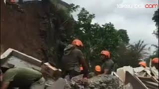 Proses Evakuasi Korban Longsor di Banjar Sasih, Batubulan, Gianyar, Bali