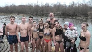 Купання в річці Бистриця на Водохреща в «Релаксі» 2020