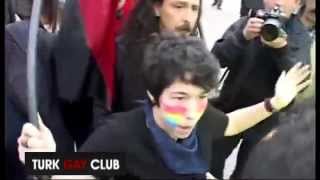 'Ben lezbiyenim beni erkek polis arasın'