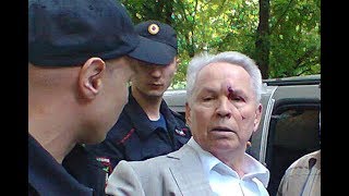 {ГОЛЫЕ ФАКТЫ} - Полицейские избили ветерана
