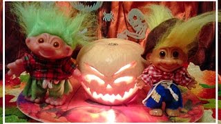 ЧТО-ТО ПОШЛО НЕ ТАК! ТРОЛЛИ! Стоп моушен ! Тролли и тыква / Trolls / Вырезаем тыкву/ Stop motion