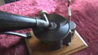1901 Victor Type 'A' Top Wind Phonograph Playing 1900 Zonophone Record