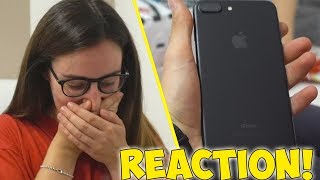 LA REAZIONE DELLA MIA RAGAZZA ALL'IPHONE 7 PLUS!