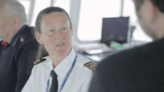 Captain Wendy of Wight Link Ferries asks "Is a change of weather linked to a change in tide?"