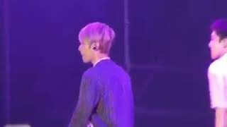 Baekhyun ask lotte staff to stop messing up with mic, lotte family concert 2018 live exo.