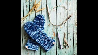 Вяжем варежки из толстой пряжи.
